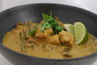 Singaporeansk Chicken Curry med kokosmælk