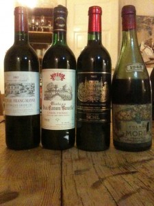De fire vine på geled - yngst til ældst Bordeaux, Bourgogne, Canon Fronsac, Palmer, Saint Emilion, Volnay