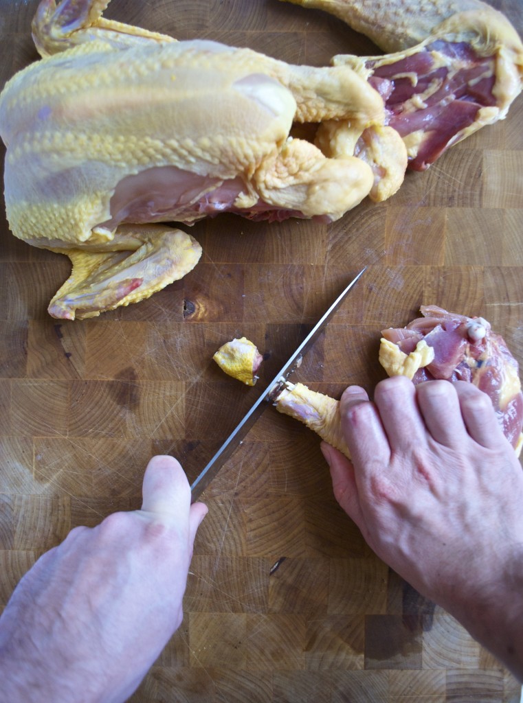 Sådan parterer du en provencalsk kylling med abrikos- og olivensauce