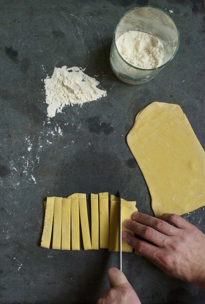 Sådan laver du hjemmelavet pasta til vegetarisk pasta primavera