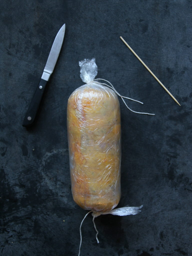 Opskrift på Ballotine af kylling – kyllingeroulade med citron, urter og hvidløg